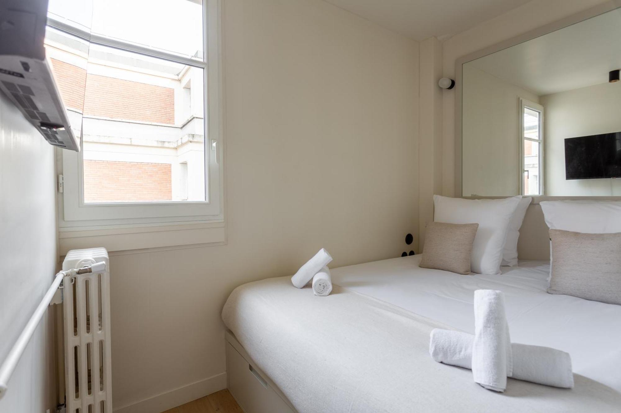 The Carla Suite Eiffel Tower View Paris Exterior photo